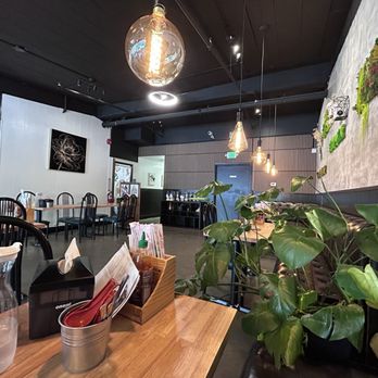 Lucky Cat Bistro - Vietnamese Near Me - Novato, California