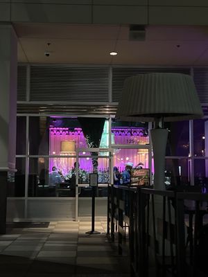 Suite Restaurant / Lounge by null