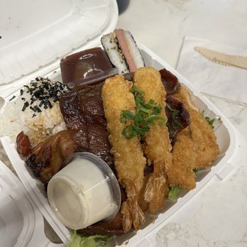 Da Kitchen Maui - Da Kitchen bento plate - Hawaiian Near Me - Kihei, Hawaii