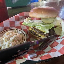 Nowhere Bar & Grill - Excellent cheeseburger!