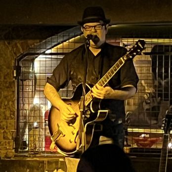 Beneath Driver Lane - Live music - Cocktail Bars Near Me - Melbourne, VIC Beneath Driver Lane - Live music - Cocktail Bars Near Me - Melbourne, VIC