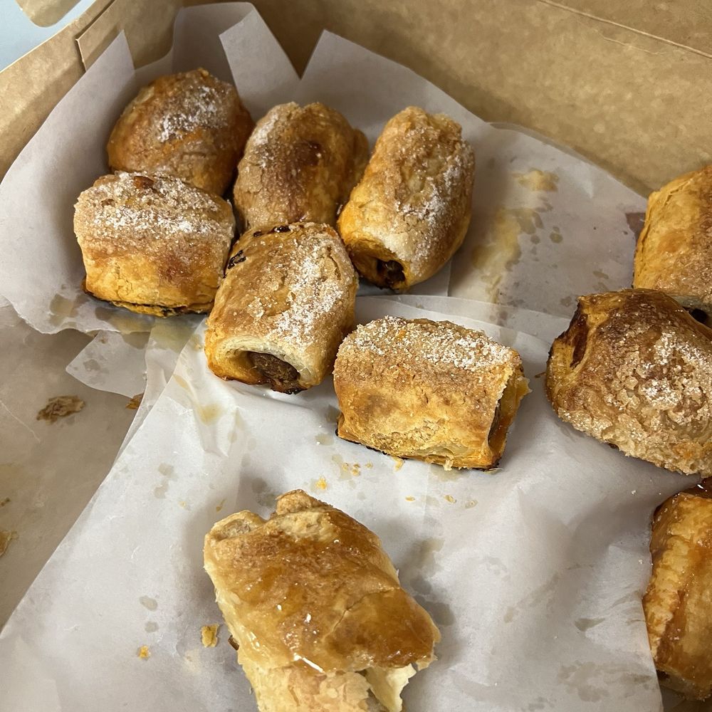 Panadería y Repostería la Ceiba - Pastelillitos de chorizo - Desserts Near Me - San Juan, Puerto Rico Panadería y Repostería la Ceiba - Pastelillitos de chorizo - Desserts Near Me - San Juan, Puerto Rico