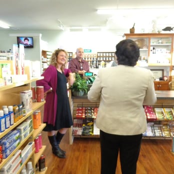 The Nutrition Center - a woman talking to a customer - Health Markets Near Me - Chambersburg, Pennsylvania The Nutrition Center - a woman talking to a customer - Health Markets Near Me - Chambersburg, Pennsylvania