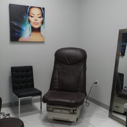 Beautologie Medical Group - Patient treatment room.