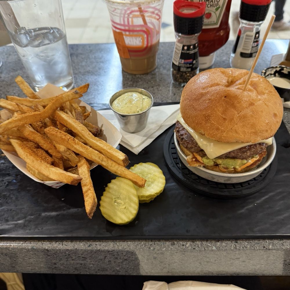 Stone Arch - Jalapeño cheeseburger, fries - American Near Me - St Paul, Minnesota Stone Arch - Jalapeño cheeseburger, fries - American Near Me - St Paul, Minnesota