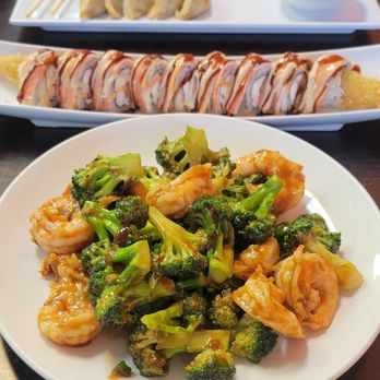 Li's Chinese Kitchen - Jumbo shrimp with broccoli, amazing roll,  fried pot stickers, and crab rangoon - Chinese Near Me - Mansfield, Texas