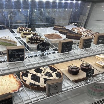 ZeroZero39 Pizzeria - pastries - Pizza Near Me - Huntington Beach, California