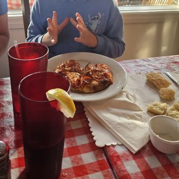 Mama D's - Kids make-your-own pizza - Pizza Near Me - Torrance, California