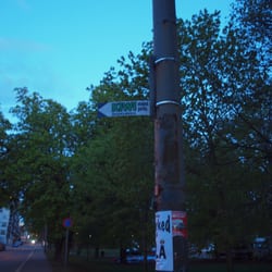 Kiwi - Skilt frå Helgesens gate mot Kiwi Rodeløkka