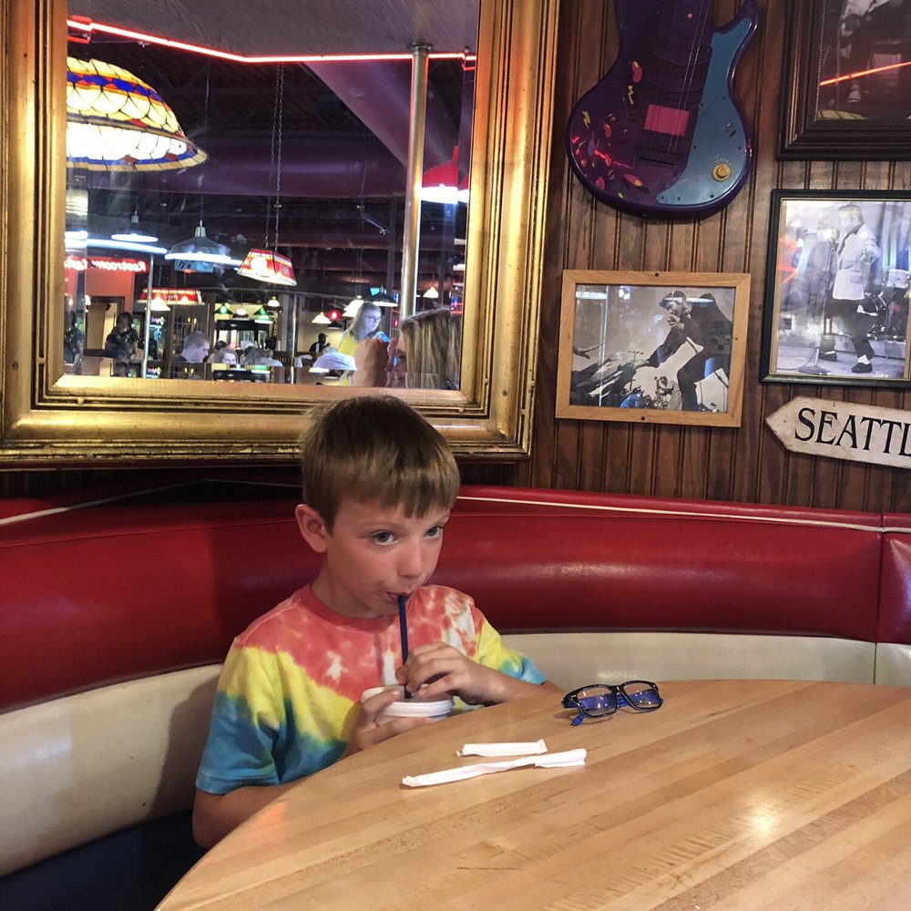 Fuddruckers - Booth - Burgers Near Me - Branson, Missouri Fuddruckers - Booth - Burgers Near Me - Branson, Missouri