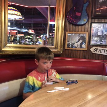 Fuddruckers - Booth - Burgers Near Me - Branson, Missouri Fuddruckers - Booth - Burgers Near Me - Branson, Missouri