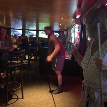 Smokey O'gradys - Group friends having a lot of laughs! - New American Near Me - East Lyme, Connecticut