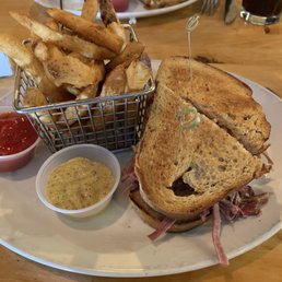 Corned Beef on Rye Sandwich Corned Beef on Rye Sandwich
