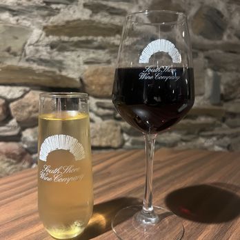 South Shore Wine - Sparkling Chardonnay & Carmine red - Wineries Near Me - North East, Pennsylvania South Shore Wine - Sparkling Chardonnay & Carmine red - Wineries Near Me - North East, Pennsylvania