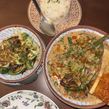 OKO - oxtail kare kare and garlic rice - Filipino Near Me - Austin, Texas OKO - oxtail kare kare and garlic rice - Filipino Near Me - Austin, Texas