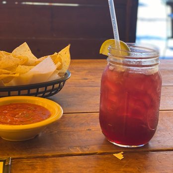 Dos Reyes Mexican Restaurant - Hibiscus margarita - Mexican Near Me - St. Louis, Missouri Dos Reyes Mexican Restaurant - Hibiscus margarita - Mexican Near Me - St. Louis, Missouri