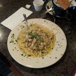 Family Pizzeria - Linguine with white clam sauce. Very good.