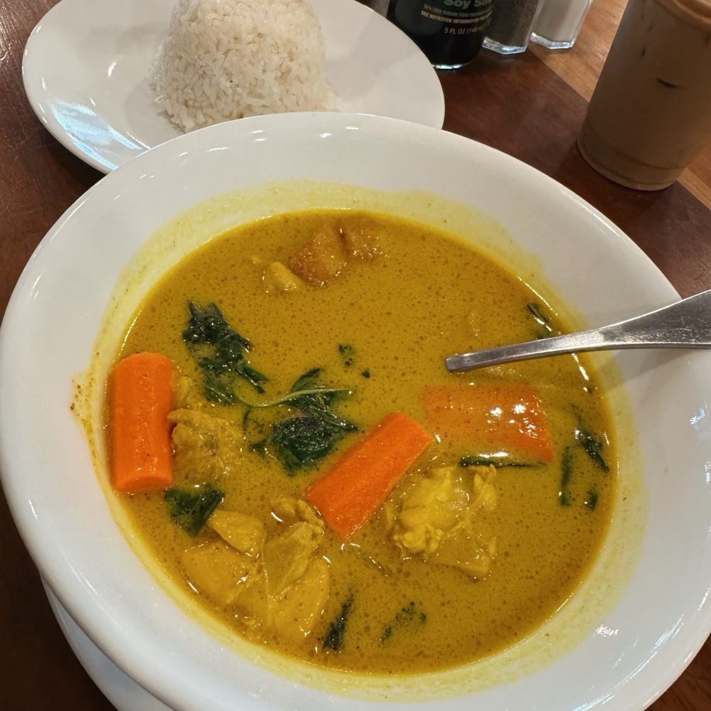 Colfax Bistro - Yellow Curry Chicken & Rice - Asian Fusion Near Me - Colfax, California Colfax Bistro - Yellow Curry Chicken & Rice - Asian Fusion Near Me - Colfax, California