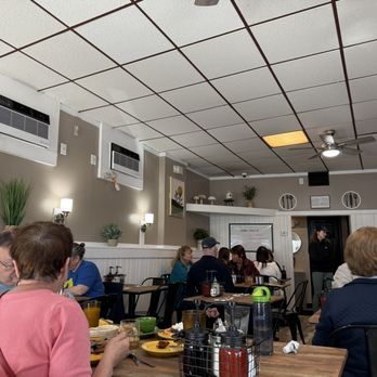 Mandy & Matt’s Cafe - Dining Room - Breakfast & Brunch Near Me - Portland, Maine