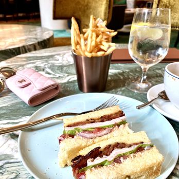 Lounge On Pearl - Club sandwiches - Lounges Near Me - New York, New York