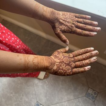 Henna Style By Arati - First day hands - Henna Artists Near Me Henna Style By Arati - First day hands - Henna Artists Near Me