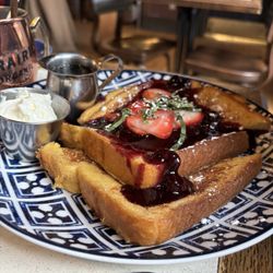 Centraal Grand Café & Tappery - Berry Basil French Toast