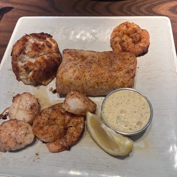 JohnnyLukes KitchenBar - Broiled Seafood Platter - New American Near Me - Wilmington, North Carolina
