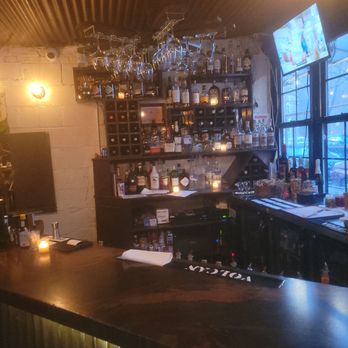 Off The Hook Raw Bar & Grill - Seafood Near Me - Astoria, New York