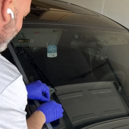 Auto windshield chip repair Auto windshield chip repair