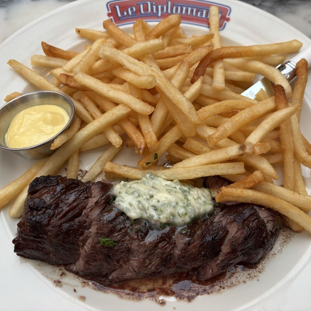 Le Diplomate - Steak frites - Brasseries Near Me - Washington, DC, District of Columbia