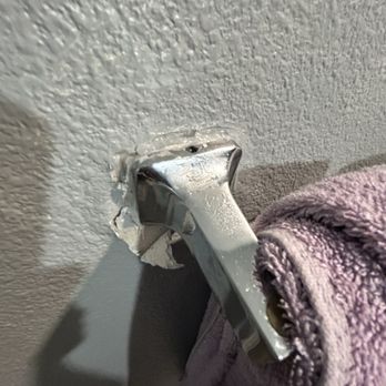 San Clemente Surf Inn - Towel rack was about to fall off. - Hotels Near Me - San Clemente, California