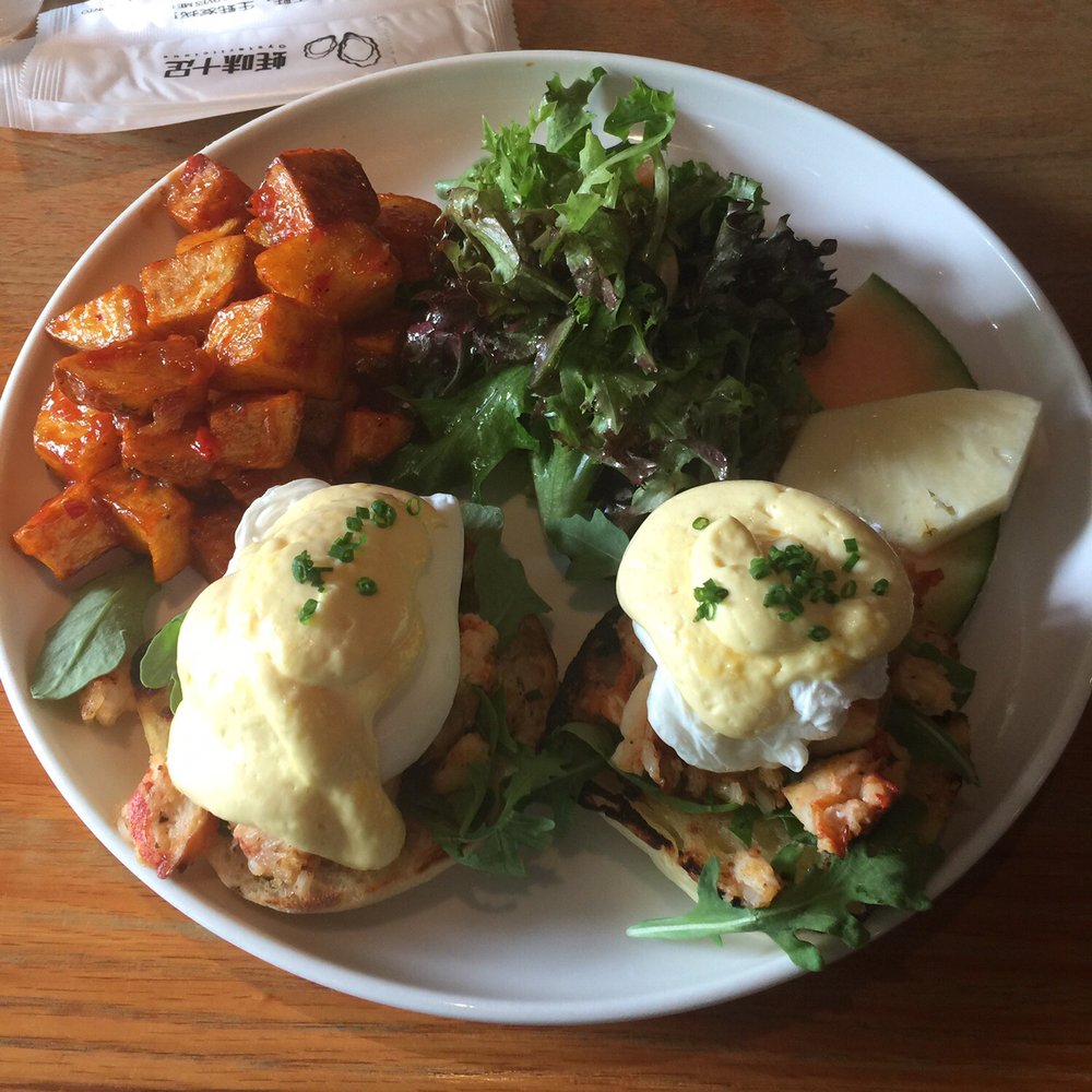 Pearl Diver - Lobster Benedict (nicely cooked eggs and lemony Hollandaise) - Seafood Near Me - Toronto, Ontario Pearl Diver - Lobster Benedict (nicely cooked eggs and lemony Hollandaise) - Seafood Near Me - Toronto, Ontario