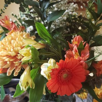 Les' Blooms Floral - Tall and gorgeous - Florists Near Me - Brooklyn, New York