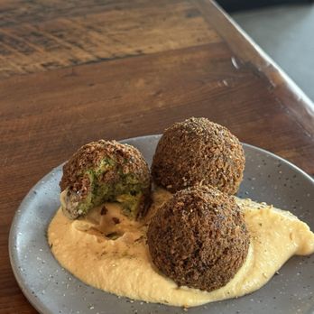 Spitz Hillsboro - 3 Falafel Balls w/ Hummus - Mediterranean Near Me - Hillsboro, Oregon
