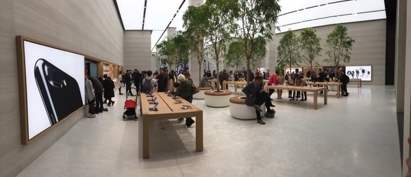 Apple Regent Street by null