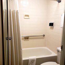 Courtyard by Marriott Wilmington Newark/Christiana Mall - 1'26'2019 Bathroom... Small but clean and still gets the job done !!