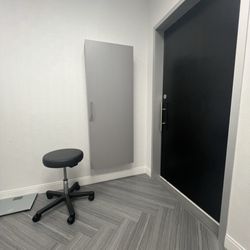 Derick Dermatology - Room