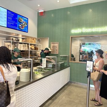 sweetgreen - Healthy Salads, Wraps, and Bowls - Line to order - Salad Near Me - San Diego, California sweetgreen - Healthy Salads, Wraps, and Bowls - Line to order - Salad Near Me - San Diego, California