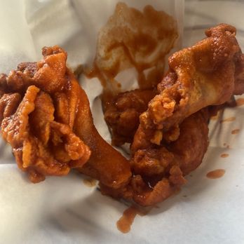 We're Pouring - Hot wings - Gastropubs Near Me - Glendale, California