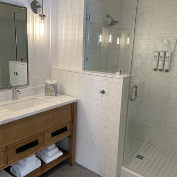 Colton House - Bathroom with sparkling, roomy shower - Hotels Near Me - Austin, Texas