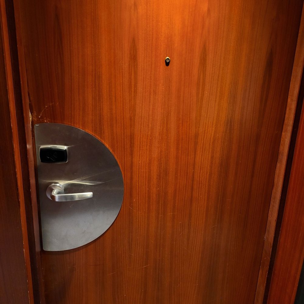 Le Meridien Paris Arc de Triomphe - Door to room - Hotels Near Me - Paris, 75
