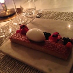 Aveqia - Almond cake with sourcream sorbet and berries