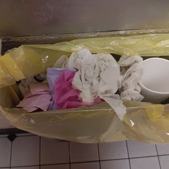 White Castle - This is the women's restroom in white Castle the worker need to take out the trash and put a new trash bag. - Fast Food Near Me - Little Ferry, New Jersey