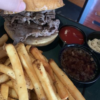 Blackbird's Bar & Restaurant - The niagra - Pubs Near Me - Astoria, New York