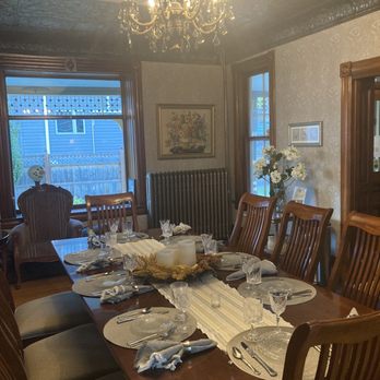 Moulin Rouge House B&B - Beautiful table for our gourmet breakfast - Hotels Near Me - Mankato, Minnesota Moulin Rouge House B&B - Beautiful table for our gourmet breakfast - Hotels Near Me - Mankato, Minnesota