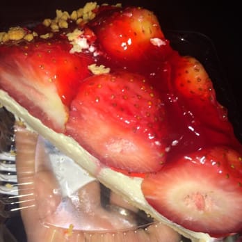Junior's Restaurant - Strawberry cheesecake - Bakeries Near Me - Brooklyn, New York Junior's Restaurant - Strawberry cheesecake - Bakeries Near Me - Brooklyn, New York