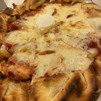 Pizzarelli's - Chicago - Style: Pepperoni/Canadian Bacon & Pineapple - Pizza Near Me - Ellisville, Missouri Pizzarelli's - Chicago - Style: Pepperoni/Canadian Bacon & Pineapple - Pizza Near Me - Ellisville, Missouri
