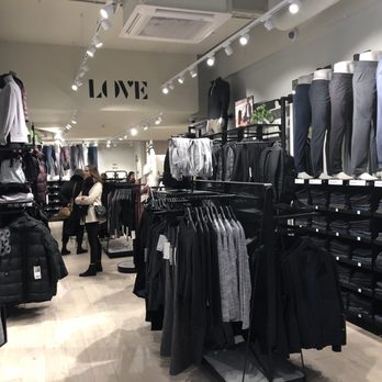 Lululemon - Lululemon Stockholm - Yoga Near Me - Stockholm, K