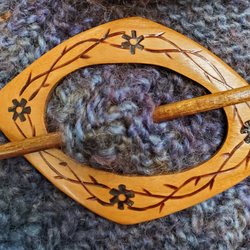 Bead & Fiber Fantasy - Large selection of beautiful shawl pins.