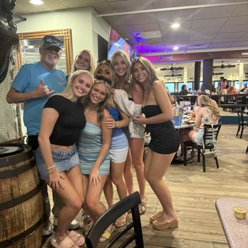 Pineapple Willy's - Seafood Near Me - Panama City Beach, Florida